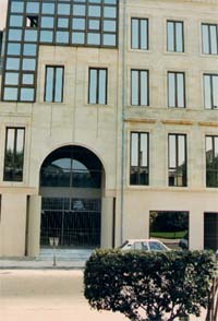 La Maison de l'Avocat, construite en 1984-85, siège de l'IDHBB